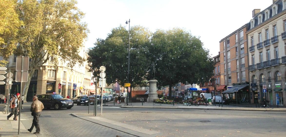 Place Jeanne d'Arc, l'une des places centrales de Toulouse