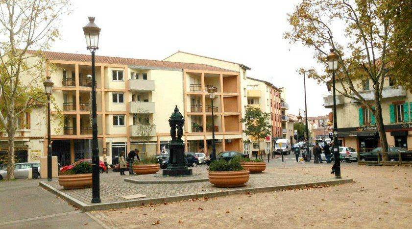 Une place typique de Toulouse, les Ravelins